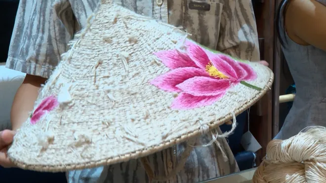 Sức sống mới của sợi tơ tằm: Từ món đồ thô mộc đến khát vọng trăm năm- Ảnh 1. Sức sống mới của sợi tơ tằm: Từ món đồ thô mộc đến khát vọng trăm năm- Ảnh 1.