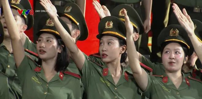 Xúc động Gala nghệ thuật đặc biệt "Tổ quốc bình yên"- Ảnh 8. Xúc động Gala nghệ thuật đặc biệt "Tổ quốc bình yên"- Ảnh 8.