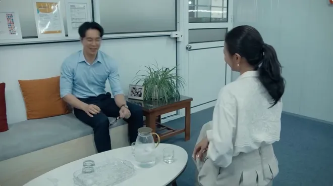 Dưới ô cửa sáng đèn - Tập 27: Sinh giận lẫy khi thấy Diệu đi với Sơn, sau đó lại nhắn tin xin lỗi - Ảnh 11.