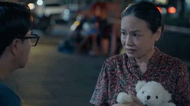 Dưới ô cửa sáng đèn - Tập 27: Sinh giận lẫy khi thấy Diệu đi với Sơn, sau đó lại nhắn tin xin lỗi - Ảnh 13.
