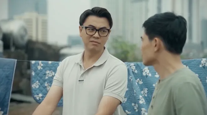 Dưới ô cửa sáng đèn - Tập 27: Sinh giận lẫy khi thấy Diệu đi với Sơn, sau đó lại nhắn tin xin lỗi - Ảnh 2.