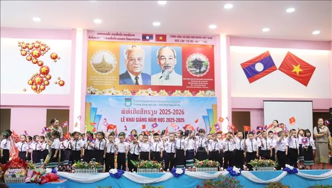 Quan hệ hữu nghị vĩ đại, đoàn kết đặc biệt và hợp tác toàn diện Việt Nam - Lào ngày càng gắn kết chiến lược- Ảnh 10. Quan hệ hữu nghị vĩ đại, đoàn kết đặc biệt và hợp tác toàn diện Việt Nam - Lào ngày càng gắn kết chiến lược- Ảnh 10.
