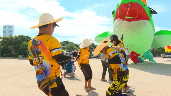 Lễ hội diều khổng lồ rực rỡ sắc màu tại festival Biển Khánh Hòa 2026- Ảnh 2. Lễ hội diều khổng lồ rực rỡ sắc màu tại festival Biển Khánh Hòa 2026- Ảnh 2.