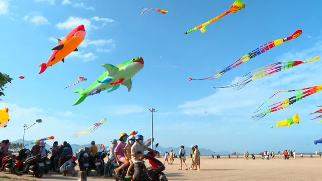 Lễ hội diều khổng lồ rực rỡ sắc màu tại festival Biển Khánh Hòa 2026- Ảnh 6. Lễ hội diều khổng lồ rực rỡ sắc màu tại festival Biển Khánh Hòa 2026- Ảnh 6.