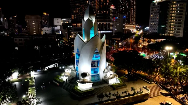 Festival Biển Khánh Hòa 2026 khai mạc rực rỡ, kỳ vọng thu hút 800.000 lượt khách- Ảnh 4. Festival Biển Khánh Hòa 2026 khai mạc rực rỡ, kỳ vọng thu hút 800.000 lượt khách- Ảnh 4.