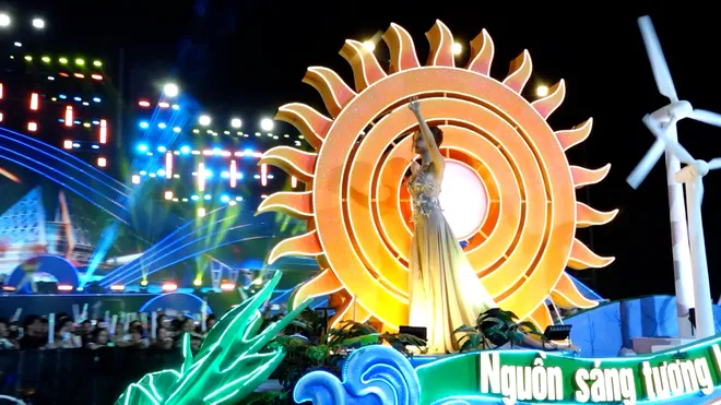 Festival Biển Khánh Hòa 2026 khai mạc rực rỡ, kỳ vọng thu hút 800.000 lượt khách- Ảnh 6. Festival Biển Khánh Hòa 2026 khai mạc rực rỡ, kỳ vọng thu hút 800.000 lượt khách- Ảnh 6.