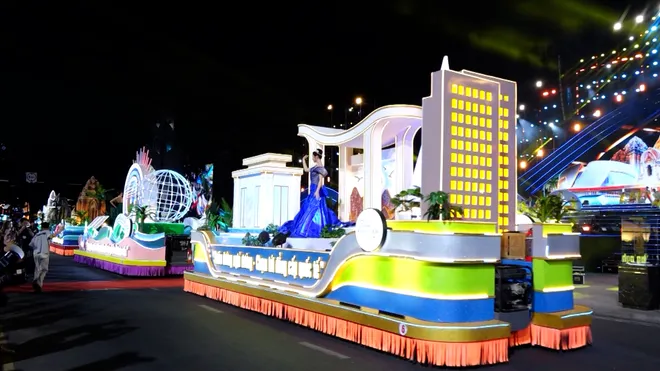 Festival Biển Khánh Hòa 2026 khai mạc rực rỡ, kỳ vọng thu hút 800.000 lượt khách- Ảnh 5. Festival Biển Khánh Hòa 2026 khai mạc rực rỡ, kỳ vọng thu hút 800.000 lượt khách- Ảnh 5.