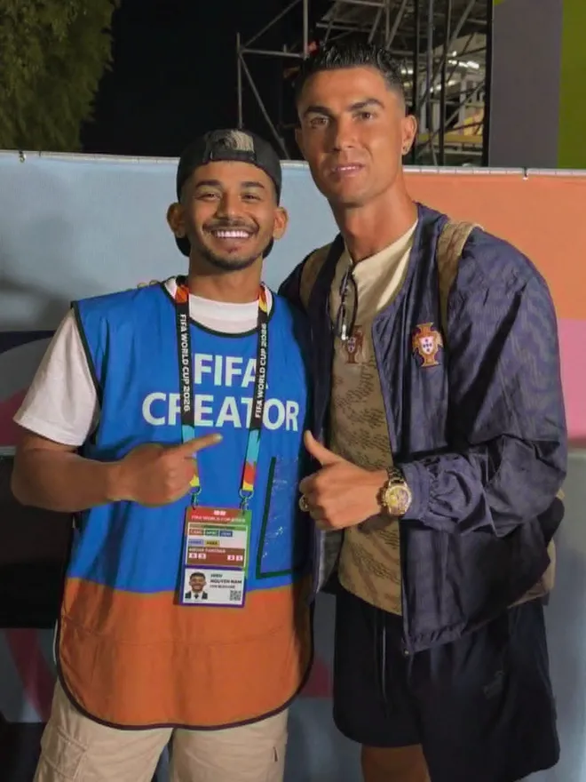 Kỷ lục gia Guiness kể chuyện t&aacute;c nghiệp tại World Cup 2026&trade;: Gặp C.Ronaldo, Messi đến m&oacute;n qu&agrave; từ "Người ngo&agrave;i h&agrave;nh tinh" - Ảnh 3.