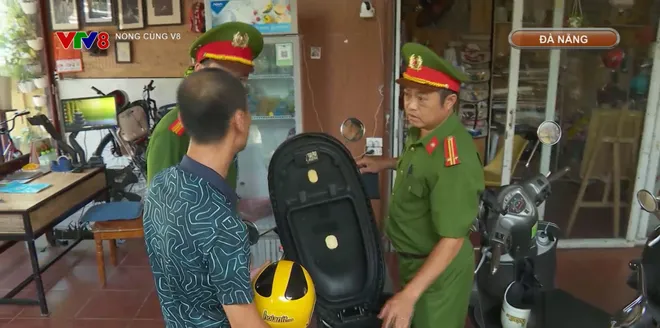 Đà Nẵng: Nâng cao ý thức người nước ngoài tham gia giao thông- Ảnh 5. Đà Nẵng: Nâng cao ý thức người nước ngoài tham gia giao thông- Ảnh 5.