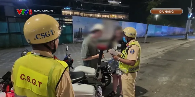 Đà Nẵng: Nâng cao ý thức người nước ngoài tham gia giao thông- Ảnh 12. Đà Nẵng: Nâng cao ý thức người nước ngoài tham gia giao thông- Ảnh 12.