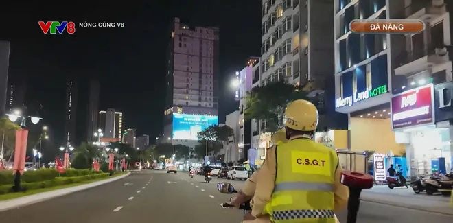 Đà Nẵng: Nâng cao ý thức người nước ngoài tham gia giao thông- Ảnh 11. Đà Nẵng: Nâng cao ý thức người nước ngoài tham gia giao thông- Ảnh 11.