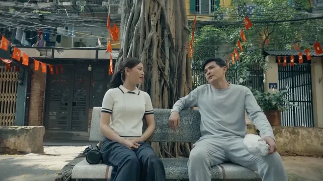 Dưới &ocirc; cửa s&aacute;ng đ&egrave;n - Tập 30: Diệu chạm mặt "tr&agrave; xanh" của chồng cũ - Ảnh 5.