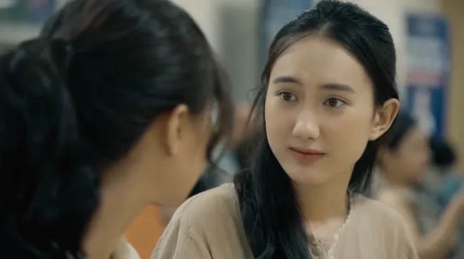 Dưới &ocirc; cửa s&aacute;ng đ&egrave;n - Tập 30: Diệu chạm mặt "tr&agrave; xanh" của chồng cũ - Ảnh 2.
