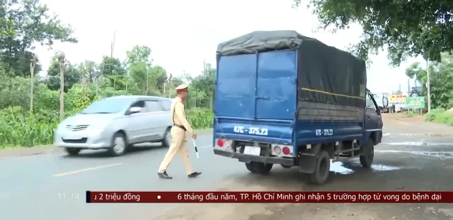 Đắk Lắk: Tăng cường bảo đảm an toàn giao thông mùa thu hoạch sầu riêng- Ảnh 4. Đắk Lắk: Tăng cường bảo đảm an toàn giao thông mùa thu hoạch sầu riêng- Ảnh 4.