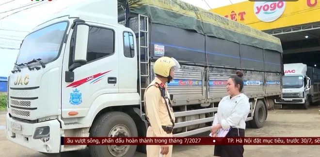 Đắk Lắk: Tăng cường bảo đảm an toàn giao thông mùa thu hoạch sầu riêng- Ảnh 5. Đắk Lắk: Tăng cường bảo đảm an toàn giao thông mùa thu hoạch sầu riêng- Ảnh 5.