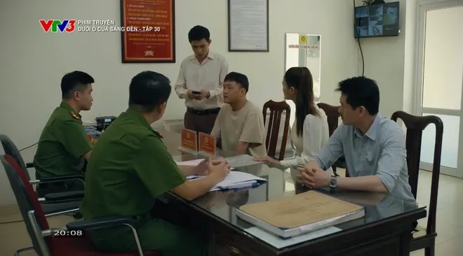 Dưới &ocirc; cửa s&aacute;ng đ&egrave;n - Tập 30: Bằng tỏ t&igrave;nh th&agrave;nh c&ocirc;ng với V&acirc;n - Ảnh 3.