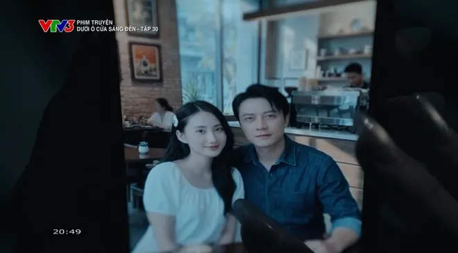 Dưới &ocirc; cửa s&aacute;ng đ&egrave;n - Tập 30: Bằng tỏ t&igrave;nh th&agrave;nh c&ocirc;ng với V&acirc;n - Ảnh 32.