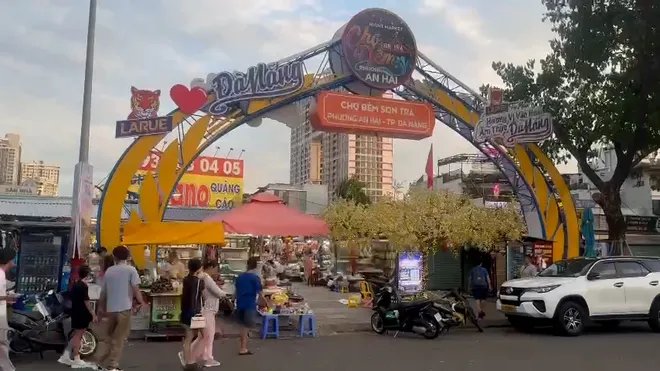 Chợ đêm Sơn Trà – Điểm hẹn văn hóa, du lịch và nhịp sống về đêm của Đà Nẵng- Ảnh 2. Chợ đêm Sơn Trà – Điểm hẹn văn hóa, du lịch và nhịp sống về đêm của Đà Nẵng- Ảnh 2.