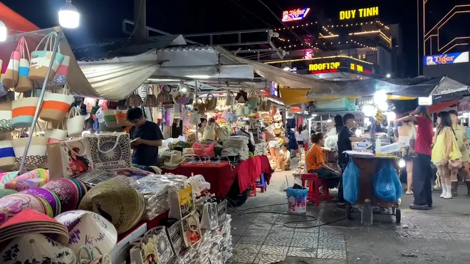 Chợ đêm Sơn Trà – Điểm hẹn văn hóa, du lịch và nhịp sống về đêm của Đà Nẵng- Ảnh 5. Chợ đêm Sơn Trà – Điểm hẹn văn hóa, du lịch và nhịp sống về đêm của Đà Nẵng- Ảnh 5.