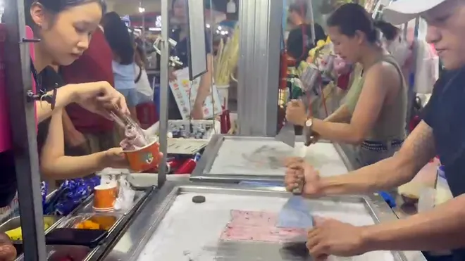 Chợ đêm Sơn Trà – Điểm hẹn văn hóa, du lịch và nhịp sống về đêm của Đà Nẵng- Ảnh 13. Chợ đêm Sơn Trà – Điểm hẹn văn hóa, du lịch và nhịp sống về đêm của Đà Nẵng- Ảnh 13.