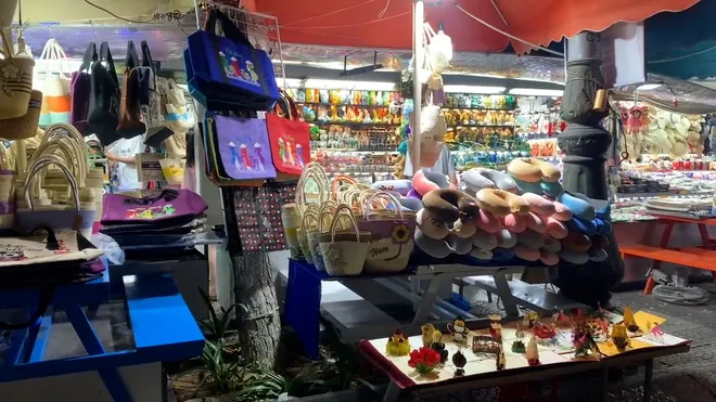 Chợ đêm Sơn Trà – Điểm hẹn văn hóa, du lịch và nhịp sống về đêm của Đà Nẵng- Ảnh 4. Chợ đêm Sơn Trà – Điểm hẹn văn hóa, du lịch và nhịp sống về đêm của Đà Nẵng- Ảnh 4.