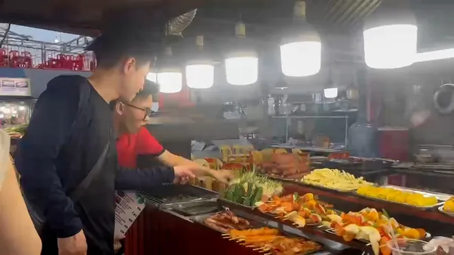 Chợ đêm Sơn Trà – Điểm hẹn văn hóa, du lịch và nhịp sống về đêm của Đà Nẵng- Ảnh 9. Chợ đêm Sơn Trà – Điểm hẹn văn hóa, du lịch và nhịp sống về đêm của Đà Nẵng- Ảnh 9.