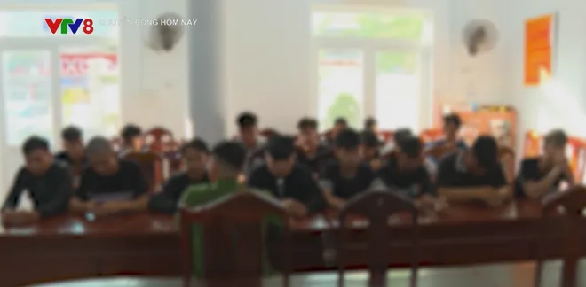 Làm rõ nhóm thanh thiếu niên trong vụ "trộm chổi gây rối- Ảnh 2. Làm rõ nhóm thanh thiếu niên trong vụ "trộm chổi gây rối- Ảnh 2.