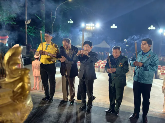 "Trường Sơn Đ&ocirc;ng gọi Trường Sơn T&acirc;y": Bản h&ugrave;ng ca tri &acirc;n rực s&aacute;ng giữa đại ng&agrave;n L&acirc;m Đồng- Ảnh 4.