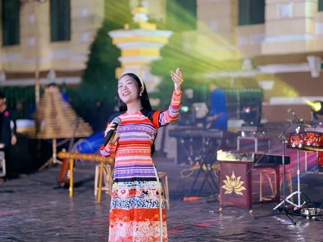 Nghệ thuật xuống phố - Ảnh 2.