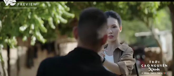 Trời cao nguyên xanh - Tập 13: Vân âm thầm tới thăm Tuấn, con gái Minh bị kẻ lạ tiếp cận- Ảnh 3.