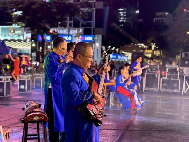 Nghệ thuật xuống phố - Ảnh 9.