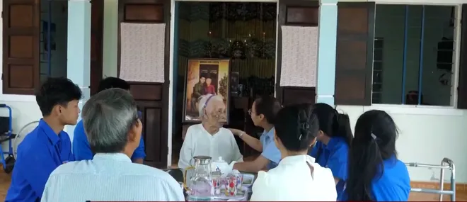 Quảng Trị: &ldquo;Uống nước nhớ nguồn&rdquo; &ndash; Mạch nguồn nghĩa t&igrave;nh kh&ocirc;ng bao giờ cạn- Ảnh 2.