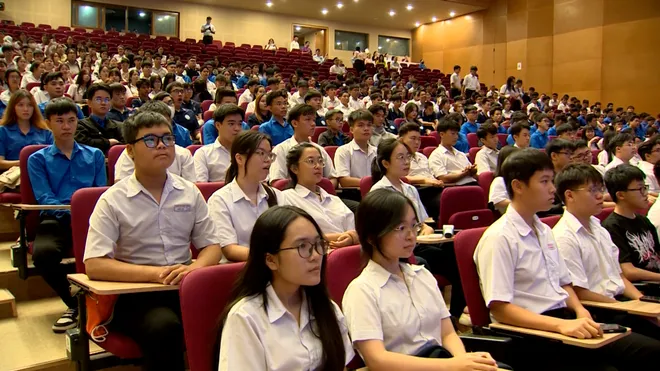 Gia Lai: Hội nghị Quốc tế về Lượng tử và Bán dẫn cho công chúng- Ảnh 7. Gia Lai: Hội nghị Quốc tế về Lượng tử và Bán dẫn cho công chúng- Ảnh 7.