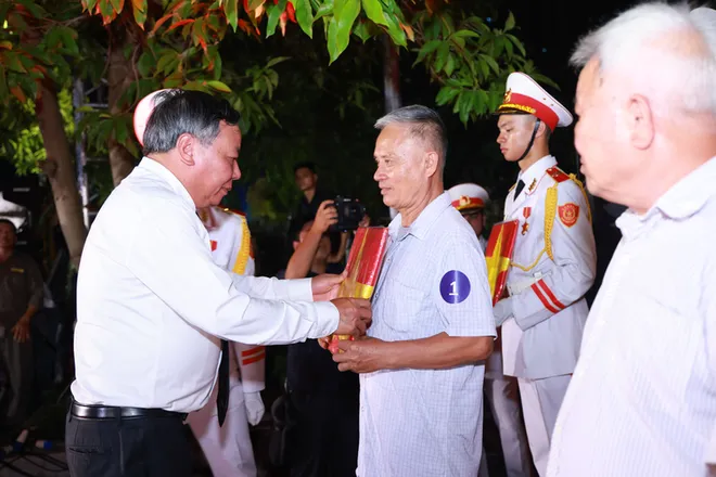 Thanh ni&ecirc;n H&agrave; Nội tri &acirc;n kỷ niệm 79 năm ng&agrave;y Thương binh - liệt sĩ - Ảnh 5.
