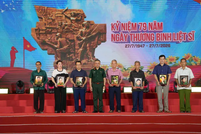 H&agrave;nh tr&igrave;nh vẽ lại ch&acirc;n dung của một thế hệ anh h&ugrave;ng- Ảnh 2.