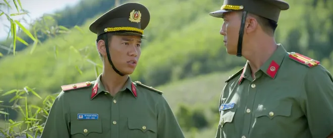 Trời cao nguyên xanh - Tập 15: Bà con Tơ Rơi bị kích động phá kho của xã - Ảnh 11.