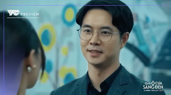 Dưới &ocirc; cửa s&aacute;ng đ&egrave;n - Tập cuối: &Ocirc;ng Đăng bắt gặp Diệu v&agrave; Sinh ngọt ng&agrave;o - Ảnh 9.
