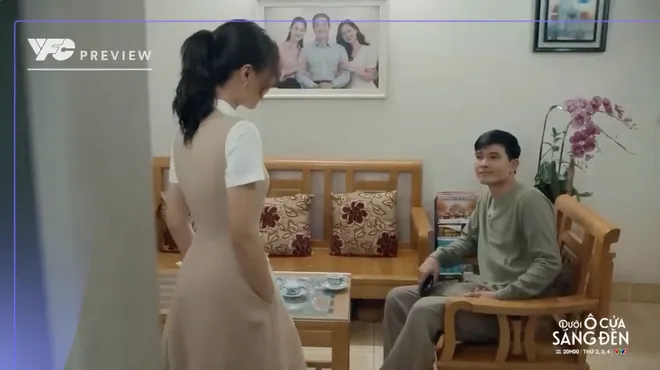 Dưới &ocirc; cửa s&aacute;ng đ&egrave;n - Tập cuối: &Ocirc;ng Đăng bắt gặp Diệu v&agrave; Sinh ngọt ng&agrave;o - Ảnh 1.
