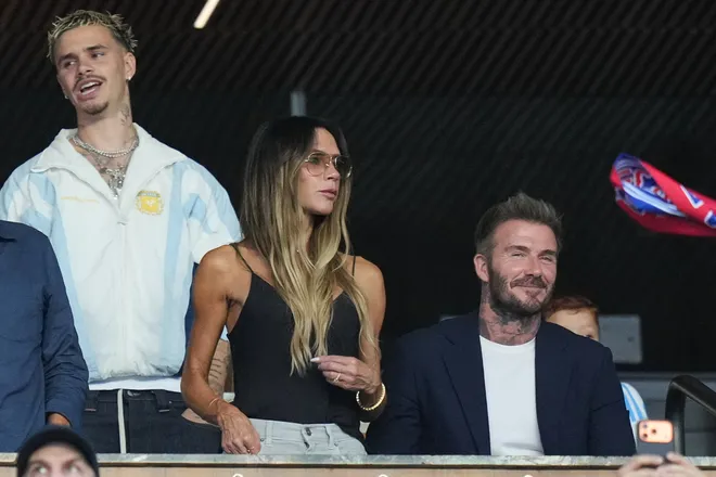 Victoria Beckham - Sự trở lại của biểu tượng WAG sau 20 năm - Ảnh 3.