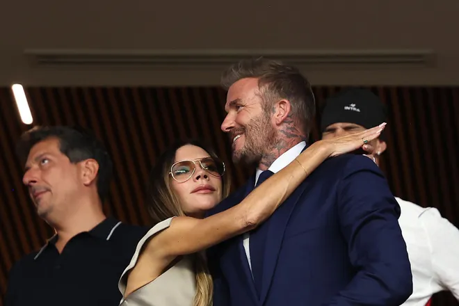 Victoria Beckham - Sự trở lại của biểu tượng WAG sau 20 năm - Ảnh 2.