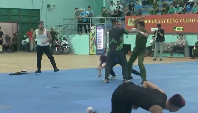 Sôi nổi các nội dung thi đấu võ thuật Công an nhân dân tại Đà Nẵng- Ảnh 7. Sôi nổi các nội dung thi đấu võ thuật Công an nhân dân tại Đà Nẵng- Ảnh 7.