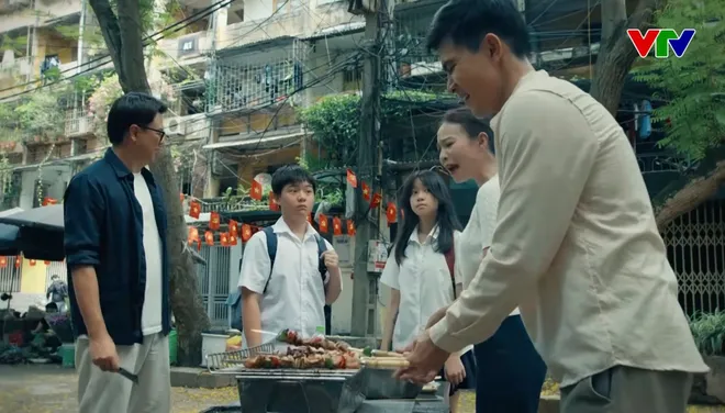 Dưới ô cửa sáng đèn - Tập cuối: Sinh cứu mạng Diệu trong lúc nguy cấp- Ảnh 30.