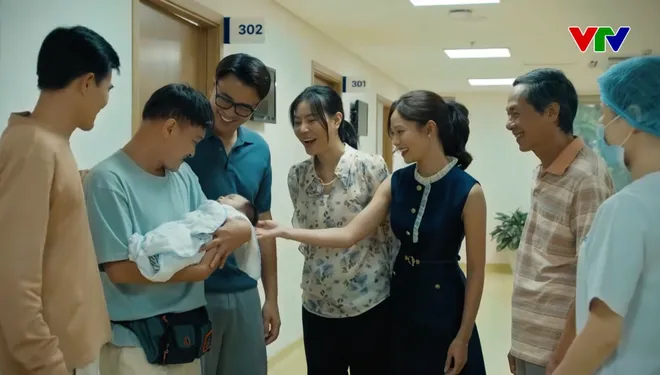 Dưới ô cửa sáng đèn - Tập cuối: Sinh cứu mạng Diệu trong lúc nguy cấp- Ảnh 21.