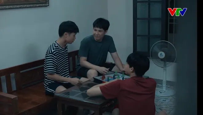 Dưới ô cửa sáng đèn - Tập cuối: Sinh cứu mạng Diệu trong lúc nguy cấp- Ảnh 33.
