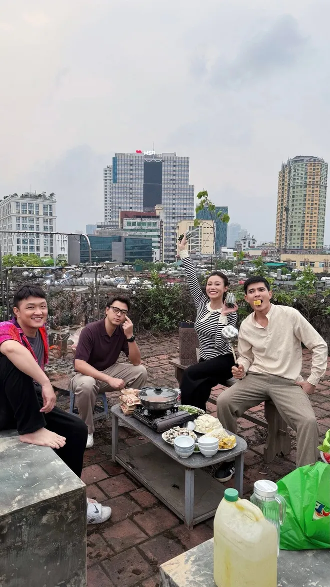 Loạt ảnh gây thương nhớ ở hậu trường Dưới ô cửa sáng đèn- Ảnh 14.