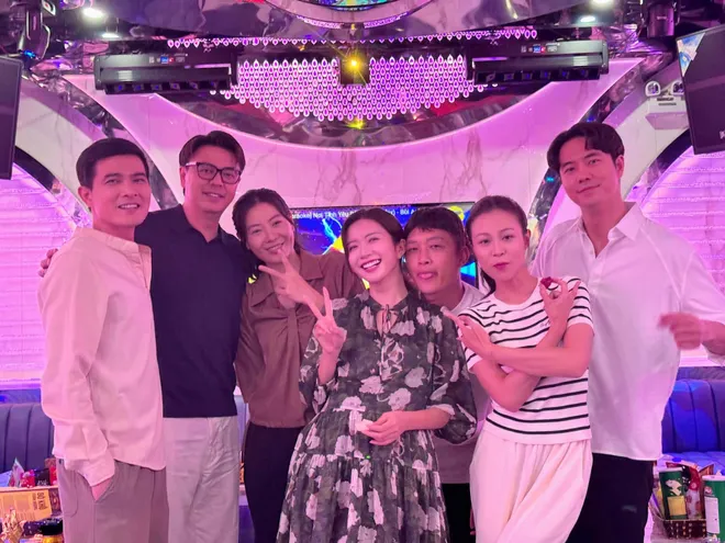Loạt ảnh gây thương nhớ ở hậu trường Dưới ô cửa sáng đèn- Ảnh 1.