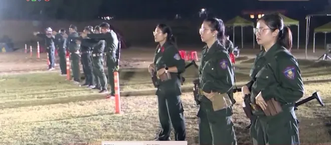 Lần đầu tiên thi đấu bắn súng quân dụng ban đêm tại Hội thao Công an nhân dân- Ảnh 7. Lần đầu tiên thi đấu bắn súng quân dụng ban đêm tại Hội thao Công an nhân dân- Ảnh 7.