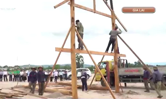 Gia Lai: Nỗ lực di dời người d&acirc;n ra khỏi v&ugrave;ng xung yếu- Ảnh 1.