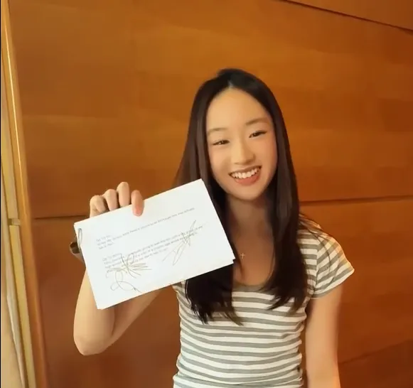 Con gái Ngô Tôn gây chú ý khi gặp gỡ cặp đôi diễn viên phim Người nhện - Ảnh 2.