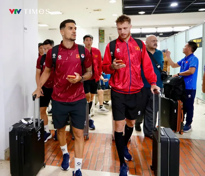 ĐT Việt Nam đến Indonesia trong sự chào đón nồng hậu, sẵn sàng cho trận "chung kết sớm" ASEAN Cup 2026- Ảnh 5. ĐT Việt Nam đến Indonesia trong sự chào đón nồng hậu, sẵn sàng cho trận "chung kết sớm" ASEAN Cup 2026- Ảnh 5.